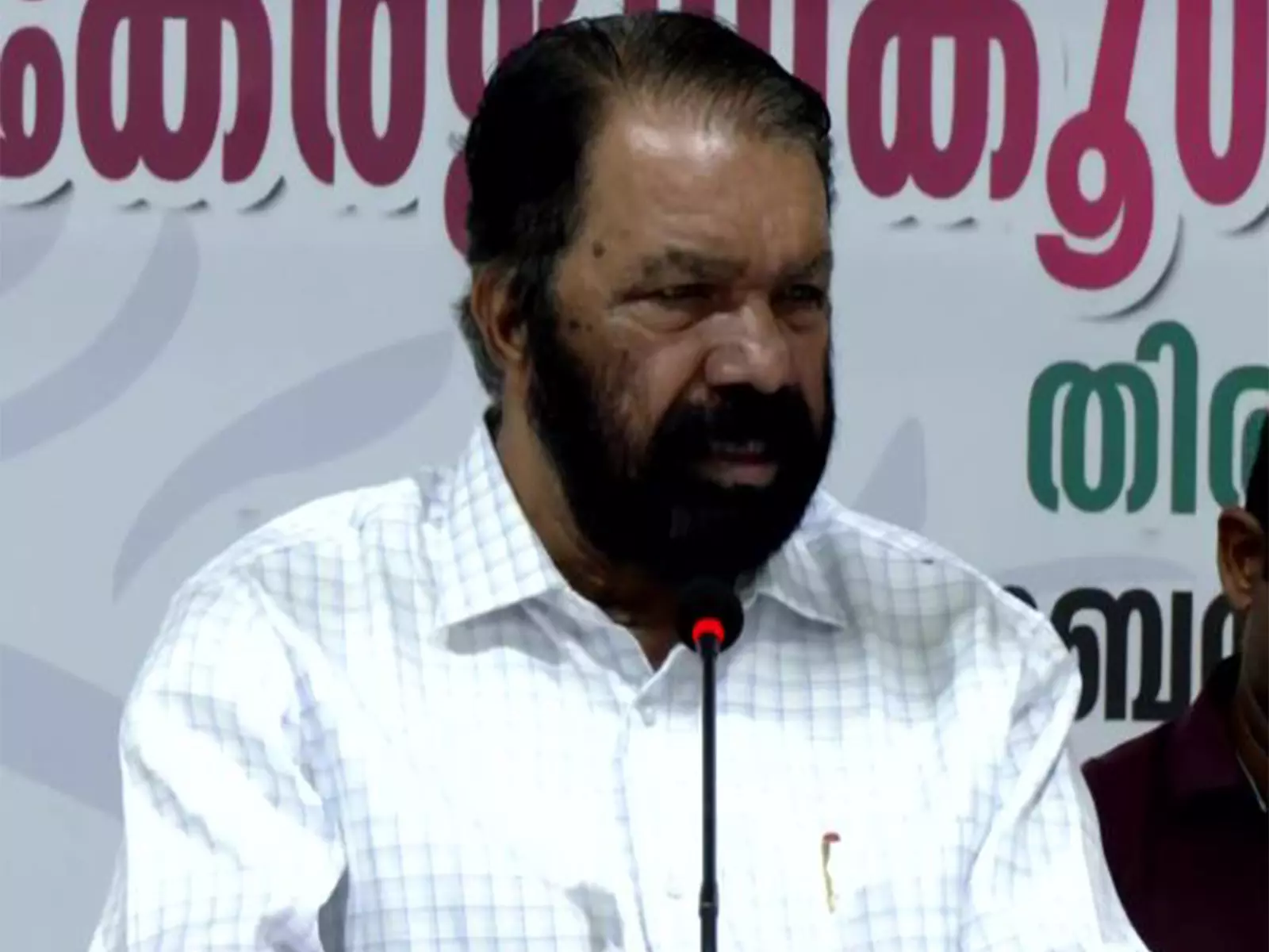 Shivan Kutty ने सोनिया गांधी–उन्नीकृष्णन पोट्टी मुलाकात पर सवाल उठाए Shivan Kutty ने सोनिया गांधी–उन्नीकृष्णन पोट्टी मुलाकात पर सवाल उठाए