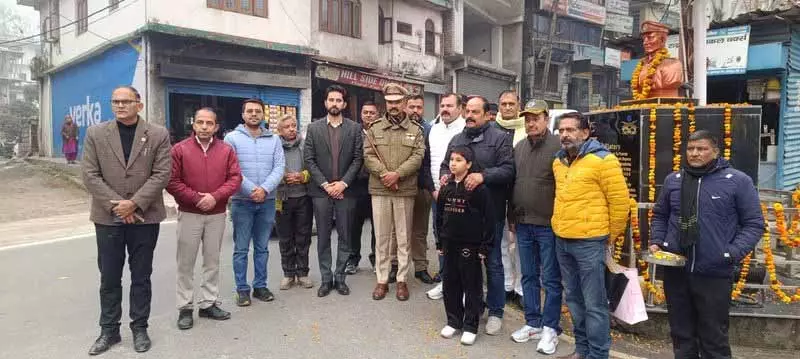कैप्टन Mridul Sharma ने हमीरपुर में श्रद्धांजलि दी कैप्टन Mridul Sharma ने हमीरपुर में श्रद्धांजलि दी