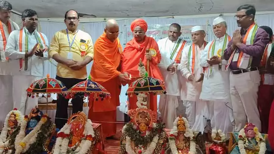 धर्मस्थल प्रोजेक्ट का विकास में बहुत बड़ा योगदान: Siddhalinga Swamiji धर्मस्थल प्रोजेक्ट का विकास में बहुत बड़ा योगदान: Siddhalinga Swamiji