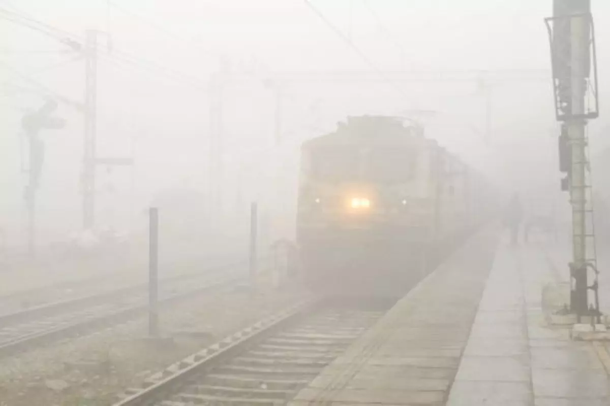 Kolkata: दक्षिण बंगाल में धुंध का खतरा, मौसम विभाग अलर्ट Kolkata: दक्षिण बंगाल में धुंध का खतरा, मौसम विभाग अलर्ट