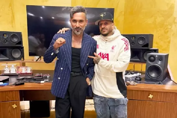 Honey Singh ने फिर मिलाया जैज़ी बी से हाथ: ‘2026 पहले से ज़्यादा गर्म होगा’ Honey Singh ने फिर मिलाया जैज़ी बी से हाथ: ‘2026 पहले से ज़्यादा गर्म होगा’