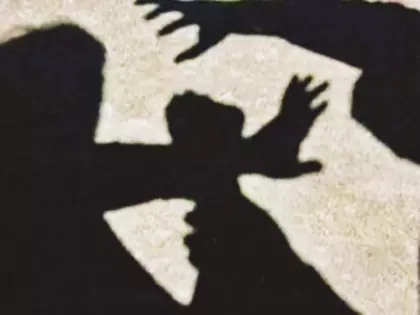 बेंगलुरु: पीजी हॉस्टल के पास महिला डॉक्टर के साथ यौन उत्पीड़न, CCTV में कैद बेंगलुरु: पीजी हॉस्टल के पास महिला डॉक्टर के साथ यौन उत्पीड़न, CCTV में कैद