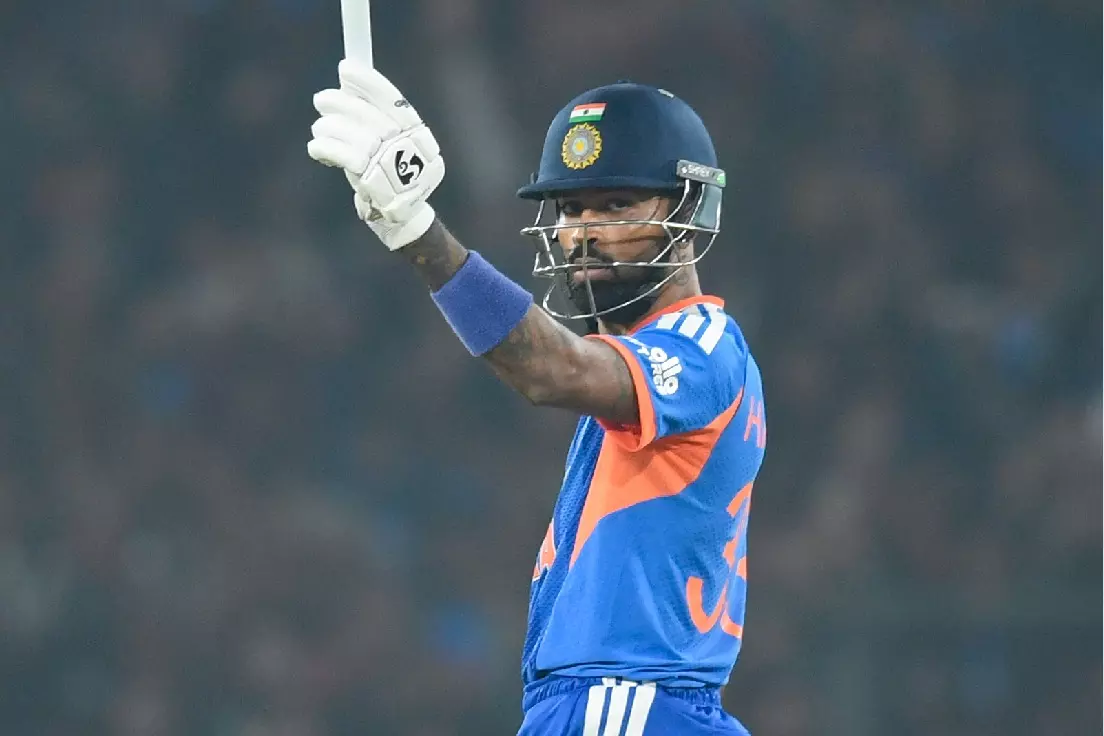 Hardik Pandya ने तेजी से बनाया पहला शतक, छक्कों की बारिश Hardik Pandya ने तेजी से बनाया पहला शतक, छक्कों की बारिश
