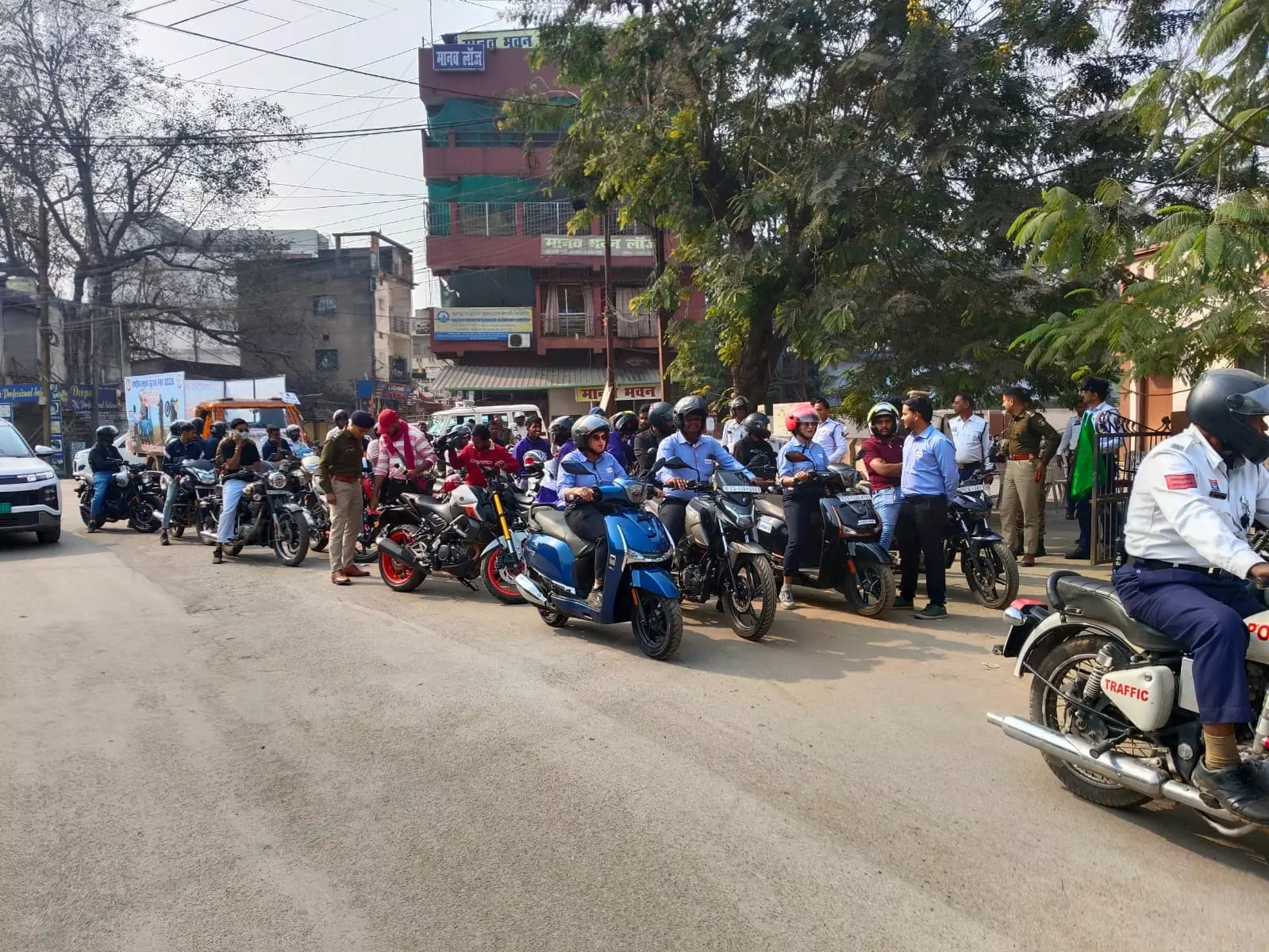 राष्ट्रीय सड़क सुरक्षा माह : रायगढ़ ट्रैफिक पुलिस ने किया हेलमेट जागरूकता रैली का आयोजन राष्ट्रीय सड़क सुरक्षा माह : रायगढ़ ट्रैफिक पुलिस ने किया हेलमेट जागरूकता रैली का आयोजन