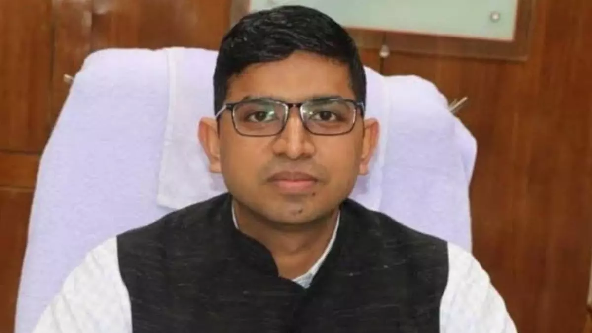 Indore: इंदौर नगर निगम में नेतृत्व परिवर्तन, नए कमिश्नर की नियुक्ति Indore: इंदौर नगर निगम में नेतृत्व परिवर्तन, नए कमिश्नर की नियुक्ति