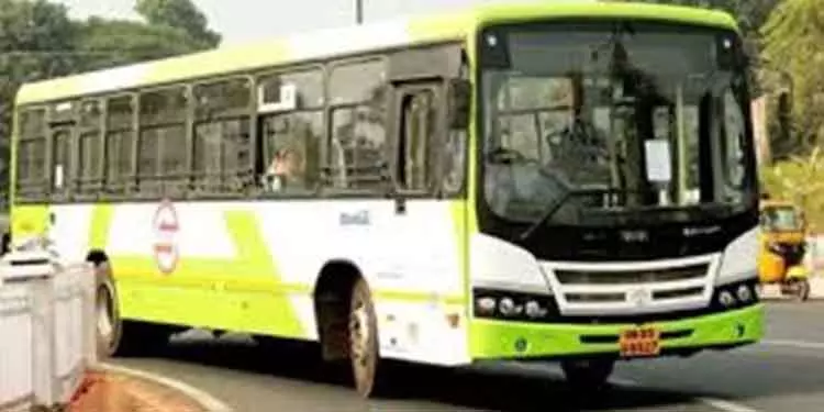 रूपाली चौराहे पर अमा बस ने ऑटो रिक्शा को टक्कर मारी, एक की मौत, दूसरा घायल रूपाली चौराहे पर अमा बस ने ऑटो रिक्शा को टक्कर मारी, एक की मौत, दूसरा घायल