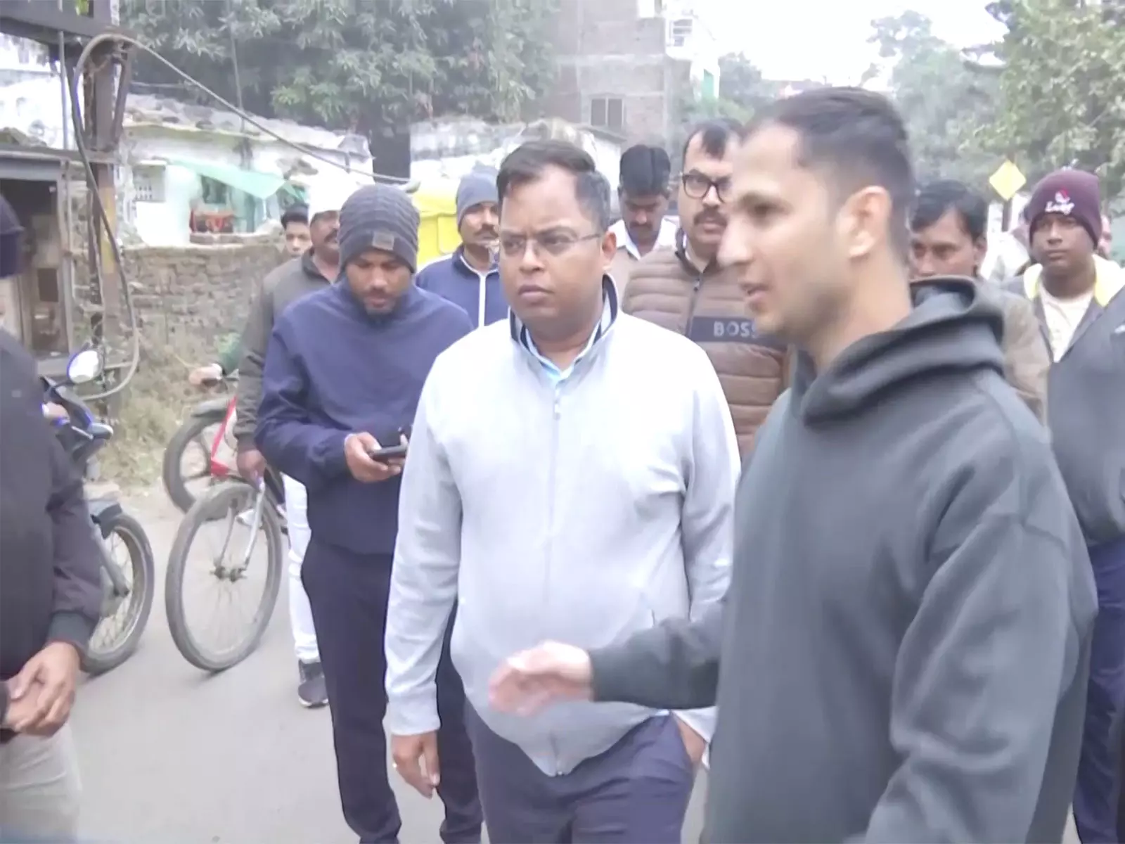 मध्य प्रदेश: जल प्रदूषण के मद्देनजर इंदौर कलेक्टर ने Bhagirathpura में पानी टैंकर सुविधाओं का किया निरीक्षण मध्य प्रदेश: जल प्रदूषण के मद्देनजर इंदौर कलेक्टर ने Bhagirathpura में पानी टैंकर सुविधाओं का किया निरीक्षण