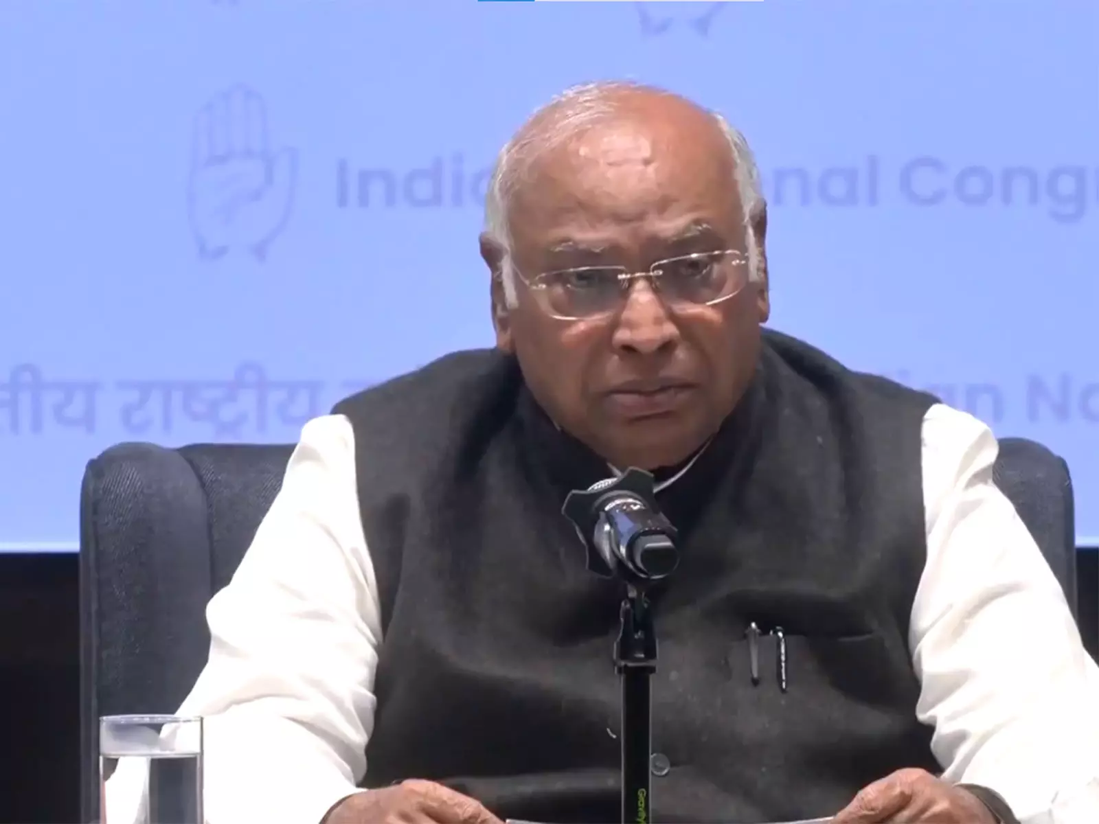 Kharge ने एमजीएनआरईजीए बचाओ संग्राम में कहा: यह योजना कानूनी गारंटी है, दान नहीं Kharge ने एमजीएनआरईजीए बचाओ संग्राम में कहा: यह योजना कानूनी गारंटी है, दान नहीं