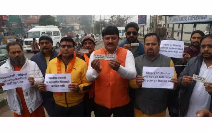 Shiv Sena ने रोहिंग्या वेंडर्स पर रोक लगाने के लिए अभियान शुरू किया Shiv Sena ने रोहिंग्या वेंडर्स पर रोक लगाने के लिए अभियान शुरू किया