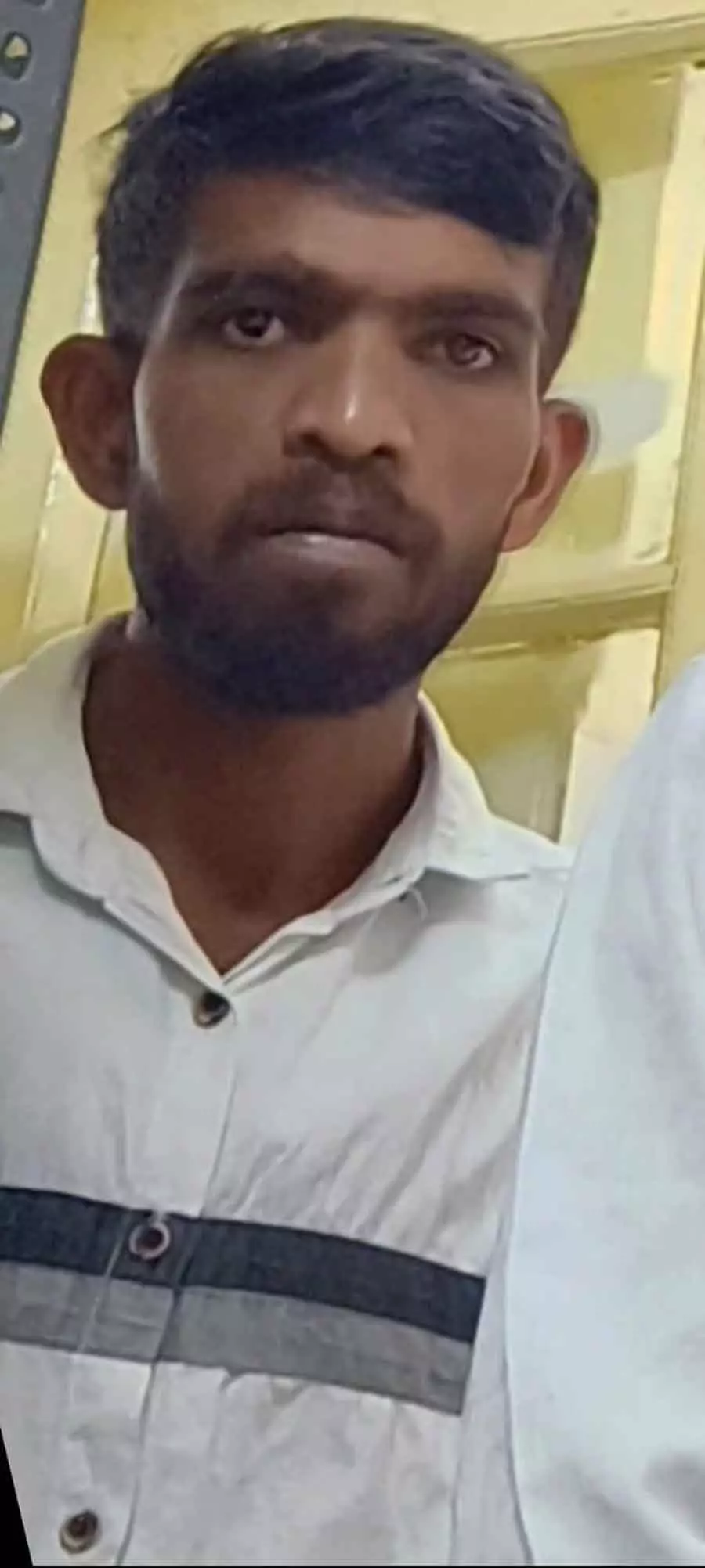 Gadag : डी ग्रुप के आउटसोर्स कर्मचारी ने आयुर्वेदिक अस्पताल में आत्महत्या कर ली Gadag : डी ग्रुप के आउटसोर्स कर्मचारी ने आयुर्वेदिक अस्पताल में आत्महत्या कर ली