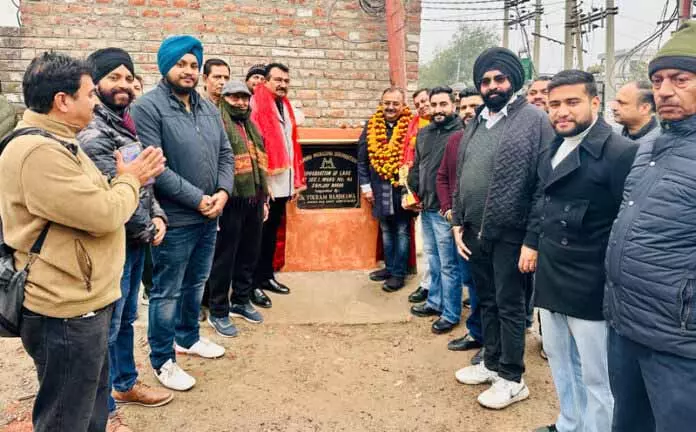 Randhawa ने संजय नगर में गलियों और नालियों के अपग्रेडेशन के काम का उद्घाटन किया Randhawa ने संजय नगर में गलियों और नालियों के अपग्रेडेशन के काम का उद्घाटन किया