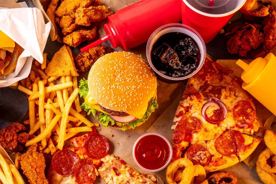 Fast Food और स्वास्थ्य: रोज़ाना खाने से क्या हो सकती हैं गंभीर समस्याएँ? Fast Food और स्वास्थ्य: रोज़ाना खाने से क्या हो सकती हैं गंभीर समस्याएँ?