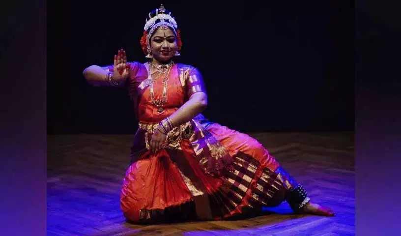 युवा डांसर शीतल रापोले ने Kuchipudi अरंगेत्रम में तारीफ़ बटोरी युवा डांसर शीतल रापोले ने Kuchipudi अरंगेत्रम में तारीफ़ बटोरी