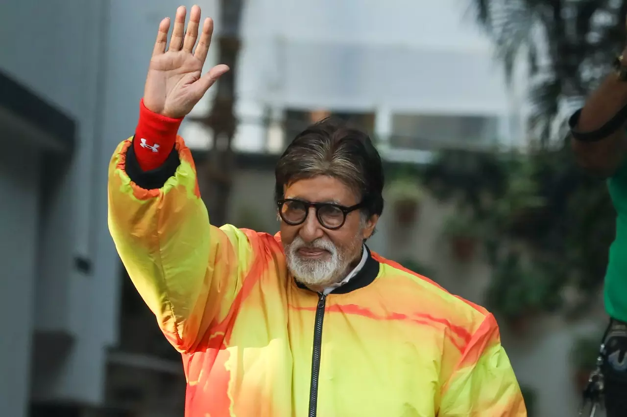 Big B ने भाई के निधन के बावजूद मेकअप आर्टिस्ट के काम पर रहने की बात की Big B ने भाई के निधन के बावजूद मेकअप आर्टिस्ट के काम पर रहने की बात की