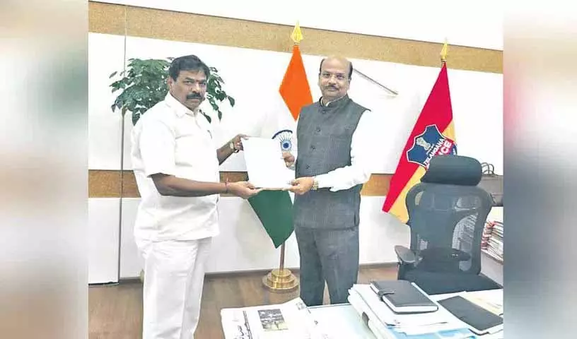 Warangal पूर्व निर्वाचन क्षेत्र में गुटबाजी चरम पर Warangal पूर्व निर्वाचन क्षेत्र में गुटबाजी चरम पर