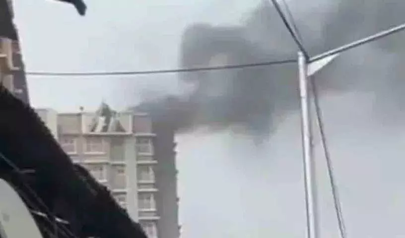 Andheri Mumbai में 18 मंजिला रिहायशी इमारत में आग लग गई Andheri Mumbai में 18 मंजिला रिहायशी इमारत में आग लग गई