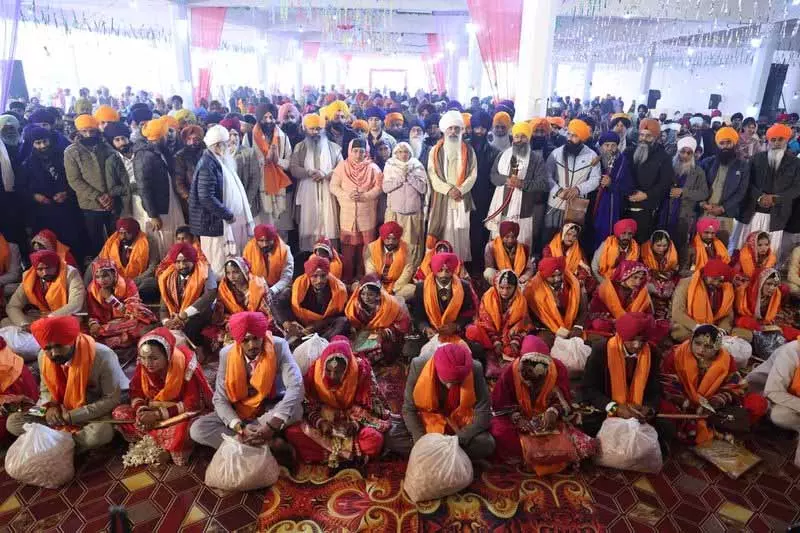 Amritsar: 33 जोड़ों का सामूहिक विवाह संपन्न Amritsar: 33 जोड़ों का सामूहिक विवाह संपन्न