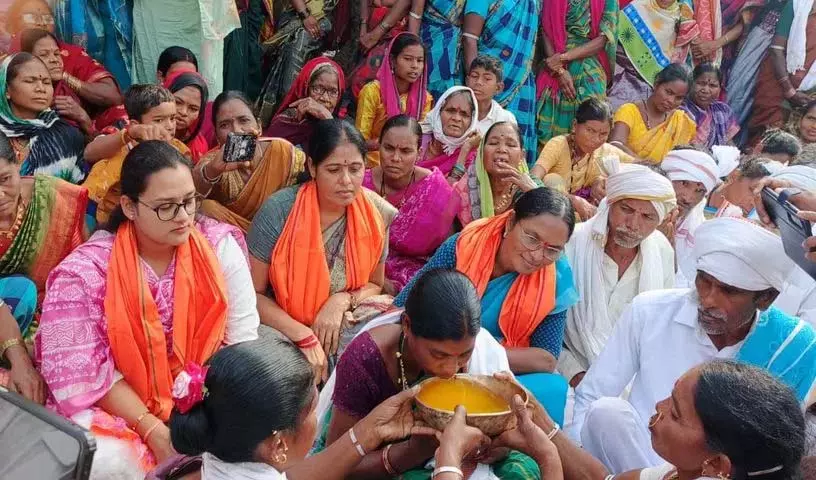 Khandev महोत्सव शुरू, एक महिला ने पी लिया ढाई किलो तिल का तेल Khandev महोत्सव शुरू, एक महिला ने पी लिया ढाई किलो तिल का तेल
