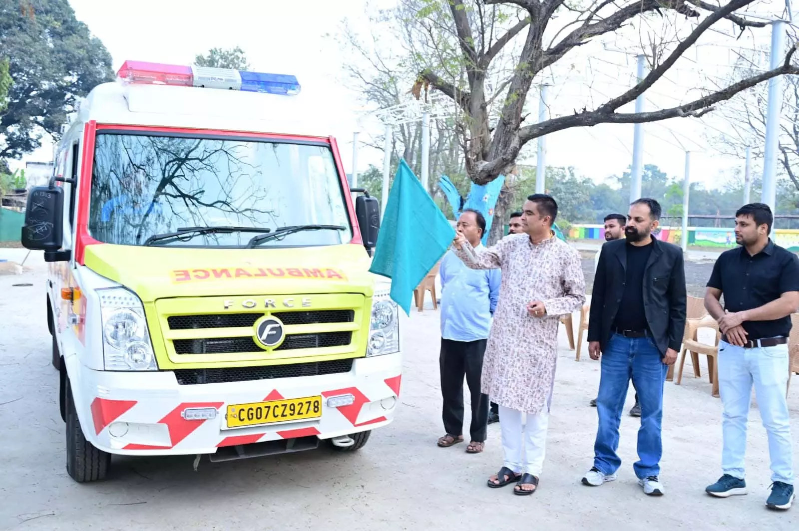 विधायक रिकेश ने शुरू की वेंटीलेटर एम्बुलेंस सेवा, किफायती दर पर भिलाईयंस को समर्पित विधायक रिकेश ने शुरू की वेंटीलेटर एम्बुलेंस सेवा, किफायती दर पर भिलाईयंस को समर्पित