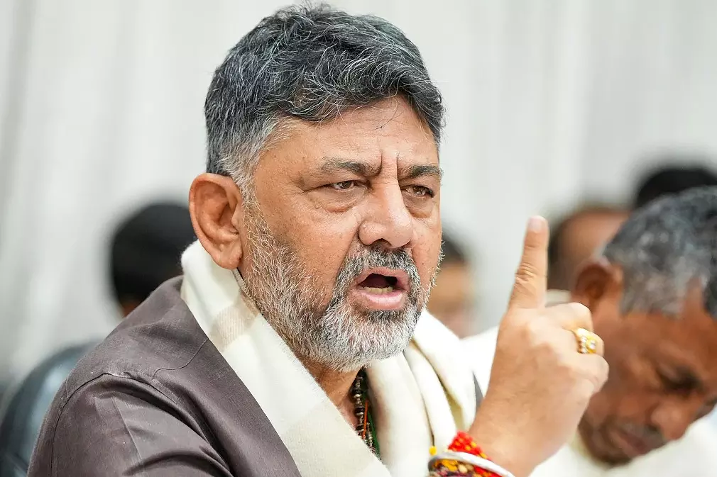 Ballari हिंसा: DKS ने कांग्रेस विधायक भरत रेड्डी के समर्थन की पुष्टि की Ballari हिंसा: DKS ने कांग्रेस विधायक भरत रेड्डी के समर्थन की पुष्टि की