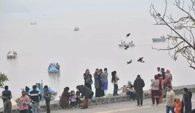 Chandigarh ट्राइसिटी में आज घने कोहरे और कड़ाके की ठंड का रेड अलर्ट जारी Chandigarh ट्राइसिटी में आज घने कोहरे और कड़ाके की ठंड का रेड अलर्ट जारी