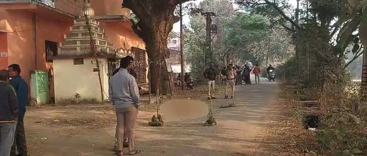 Bargarh के घुलीपाली रोड पर युवक की हत्या, परिवार ने जताया रोना-धोना Bargarh के घुलीपाली रोड पर युवक की हत्या, परिवार ने जताया रोना-धोना