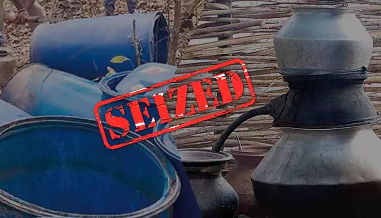Bhubaneswar: आबकारी विभाग ने 166 मामले दर्ज किए, 1.22 करोड़ रुपये का प्रतिबंधित सामान जब्त किया Bhubaneswar: आबकारी विभाग ने 166 मामले दर्ज किए, 1.22 करोड़ रुपये का प्रतिबंधित सामान जब्त किया