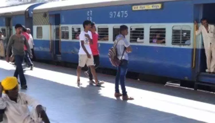 Train Update: संबलपुर में मॉडर्नाइज़ेशन के काम की वजह से ट्रेनें कैंसिल और डायवर्ट की गईं Train Update: संबलपुर में मॉडर्नाइज़ेशन के काम की वजह से ट्रेनें कैंसिल और डायवर्ट की गईं