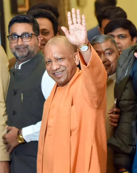 यूपी: एसपीजी और एनएसजी कमांडो की तर्ज पर तैयार किए गए साइबर कमांडो यूपी: एसपीजी और एनएसजी कमांडो की तर्ज पर तैयार किए गए साइबर कमांडो