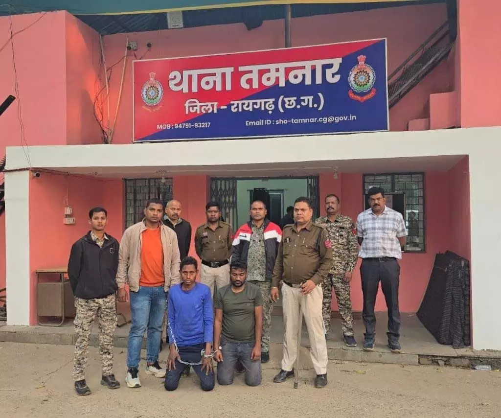 CG: महिला पुलिसकर्मी से मारपीट, पांच गिरफ्तार, दो फरार CG: महिला पुलिसकर्मी से मारपीट, पांच गिरफ्तार, दो फरार
