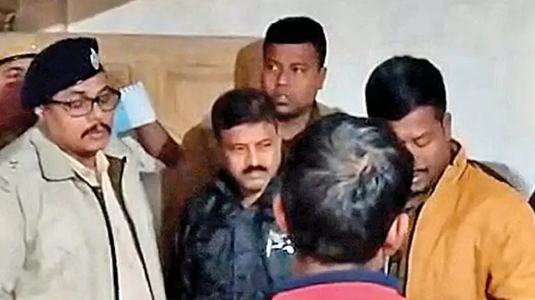Anti-Bengali भावना के कारण बनगांव से उत्तर प्रदेश के 16 निवासियों को निकाला गया Anti-Bengali भावना के कारण बनगांव से उत्तर प्रदेश के 16 निवासियों को निकाला गया