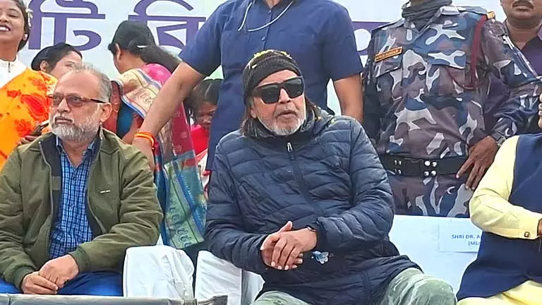 मिथुन ने कूच बिहार रीजनल Cancer Center को बचाने के लिए फंड जुटाने की बात की मिथुन ने कूच बिहार रीजनल Cancer Center को बचाने के लिए फंड जुटाने की बात की
