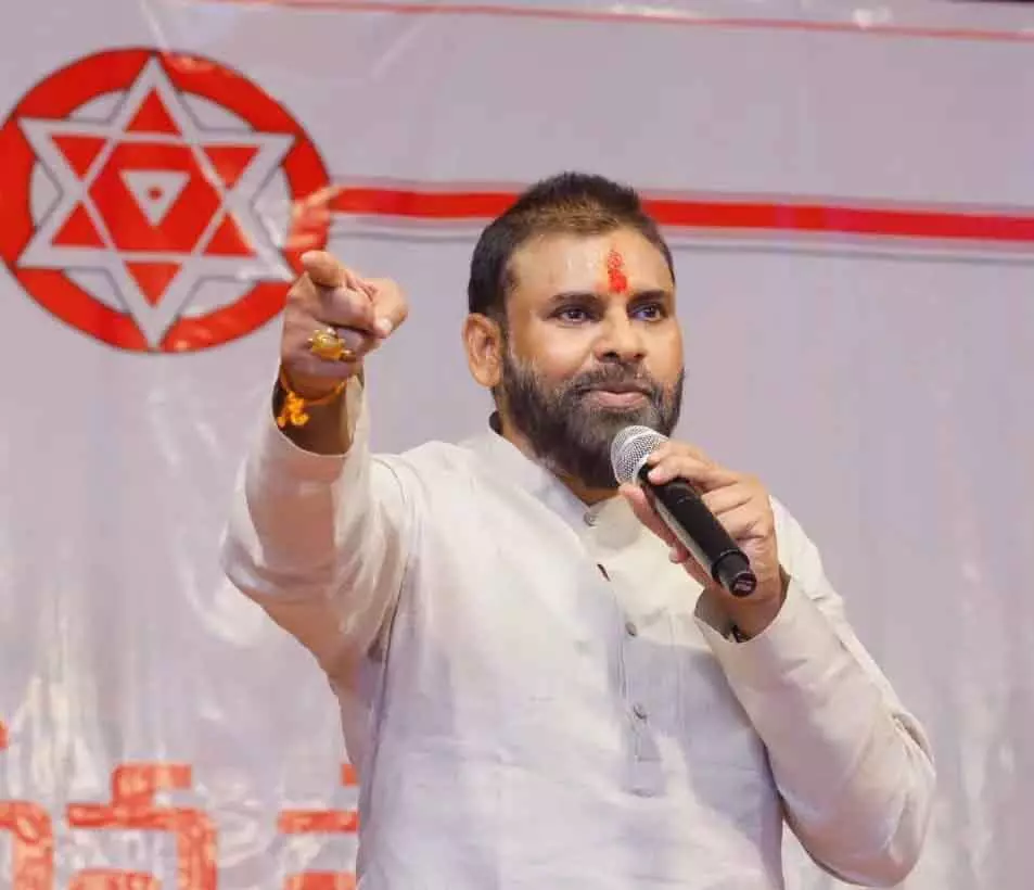 Pawan Kalyan का तेलंगाना दौरा: कोंडागट्टू मंदिर में टेका मत्था, लोगों के प्रति जताया सम्मान Pawan Kalyan का तेलंगाना दौरा: कोंडागट्टू मंदिर में टेका मत्था, लोगों के प्रति जताया सम्मान