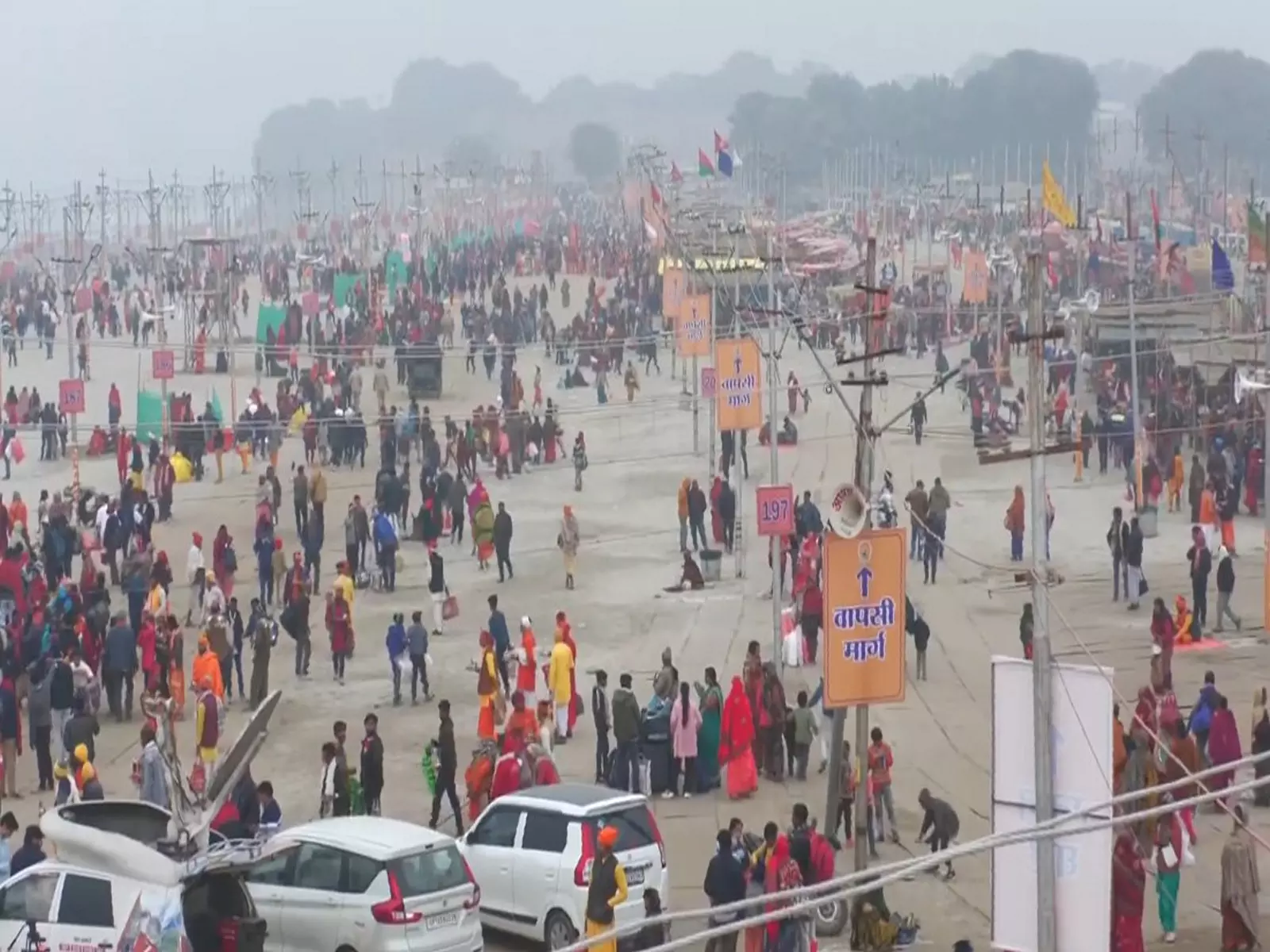 पौष पूर्णिमा पर प्रयागराज माघ मेले में 24 लाख श्रद्धालुओं ने किया गंगा स्नान पौष पूर्णिमा पर प्रयागराज माघ मेले में 24 लाख श्रद्धालुओं ने किया गंगा स्नान