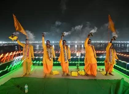 Prayagraj में कड़ी सुरक्षा के बीच माघ मेला भव्य रूप से शुरू Prayagraj में कड़ी सुरक्षा के बीच माघ मेला भव्य रूप से शुरू