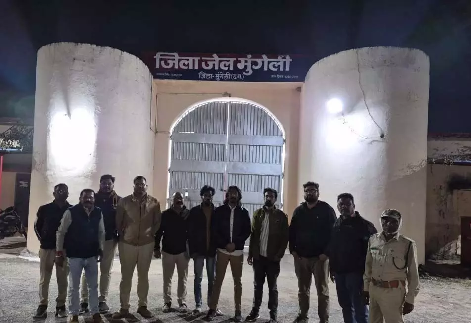 ATR में हथियार लेकर घुसने और फायरिंग मामले में वन विभाग ने कड़ी कार्रवाई की ATR में हथियार लेकर घुसने और फायरिंग मामले में वन विभाग ने कड़ी कार्रवाई की