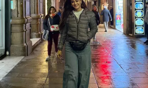 Shweta Tiwari Winter Look: श्वेता तिवारी का नया विटंर लुक, स्टाइल और कंफर्ट का परफेक्ट कॉम्बो