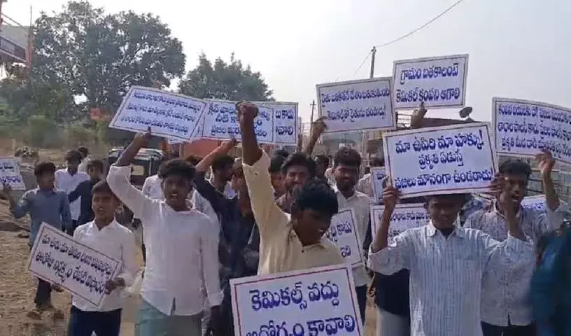 Sangareddy: मालगी के पास केमिकल यूनिट का ग्रामीणों ने स्वास्थ्य को खतरा बताते हुए विरोध