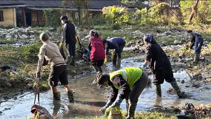 Arunachal: YMCR ने यागामसो नदी से 1,800 किलोग्राम कचरा हटाया Arunachal: YMCR ने यागामसो नदी से 1,800 किलोग्राम कचरा हटाया