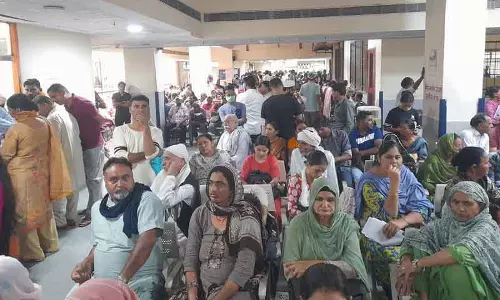 Delhi ने प्राइवेट हॉस्पिटल में मुफ़्त इलाज के लिए इनकम लिमिट बढ़ाई Delhi ने प्राइवेट हॉस्पिटल में मुफ़्त इलाज के लिए इनकम लिमिट बढ़ाई
