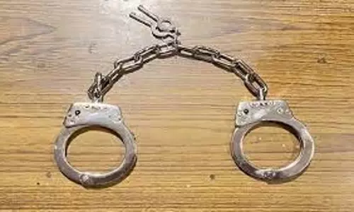 Bihar Crime: साइबर ठगी करने वाले गिरोह का भंडाफोड़, दो भाई गिरफ्तार Bihar Crime: साइबर ठगी करने वाले गिरोह का भंडाफोड़, दो भाई गिरफ्तार