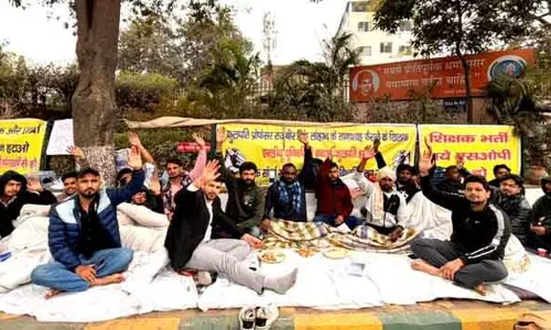 Rohtak यूनिवर्सिटी के स्टूडेंट्स ने अनिश्चितकालीन धरना शुरू किया
