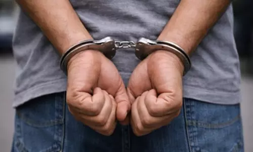 पुलिस ने अंतरराष्ट्रीय नशा तस्करी गिरोह का भंडाफोड़ किया, नेपाली नागरिक गिरफ्तार पुलिस ने अंतरराष्ट्रीय नशा तस्करी गिरोह का भंडाफोड़ किया, नेपाली नागरिक गिरफ्तार