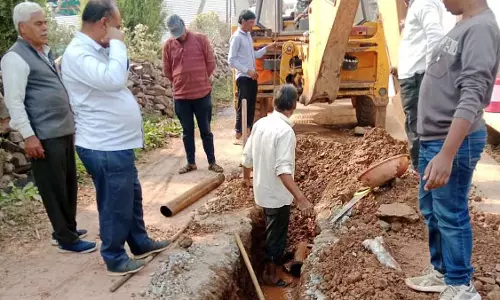 MP : नीमच में पानी से होने वाली बीमारियों को रोकने के लिए कलेक्टर ने रेगुलर टैंक की सफाई के आदेश दिए MP : नीमच में पानी से होने वाली बीमारियों को रोकने के लिए कलेक्टर ने रेगुलर टैंक की सफाई के आदेश दिए