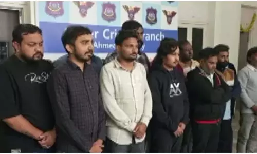 एक वीडियो कॉल और ₹7 करोड़ साफ...पुलिस भी रह गई दंग एक वीडियो कॉल और ₹7 करोड़ साफ...पुलिस भी रह गई दंग
