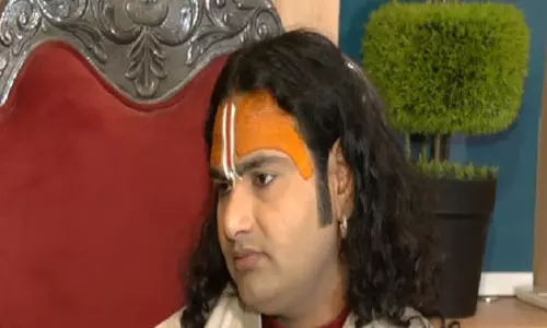 बॉलीवुड के लोग खुद को भगवान समझते हैं, बांग्लादेशी खिलाड़ी को खरीदने के मामले पर भड़के अनिरुद्धाचार्य महाराज
