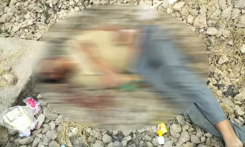 पंडरी के पास रेलवे ट्रैक में मिली लाश पंडरी के पास रेलवे ट्रैक में मिली लाश