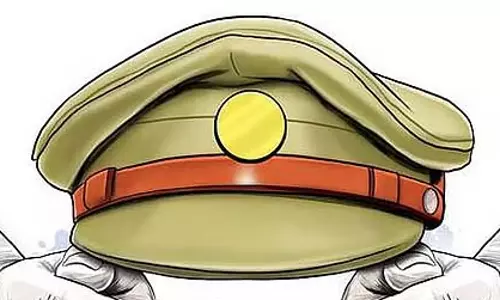 Odisha में एक गुफा से 15 दिनों से लापता एक बुजुर्ग का सड़ा-गला शव बरामद हुआ Odisha में एक गुफा से 15 दिनों से लापता एक बुजुर्ग का सड़ा-गला शव बरामद हुआ