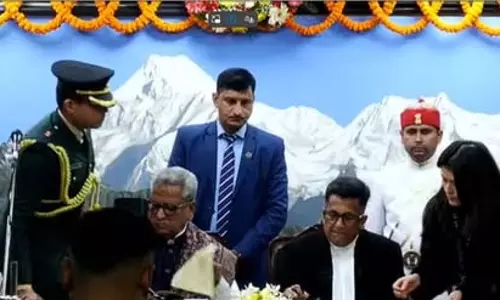 सिक्किम हाईकोर्ट के नए मुख्य न्यायाधीश बने जस्टिस ए मुहम्मद मुस्ताक, राज्यपाल ने दिलाई शपथ सिक्किम हाईकोर्ट के नए मुख्य न्यायाधीश बने जस्टिस ए मुहम्मद मुस्ताक, राज्यपाल ने दिलाई शपथ