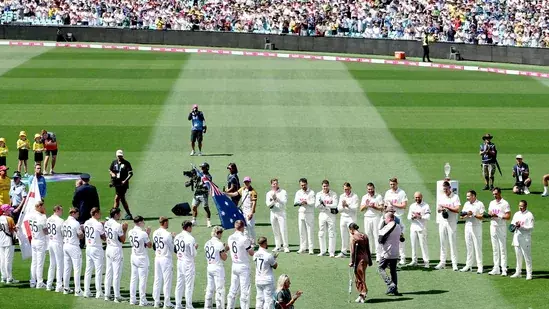 Sydney Cricket Ground पर बॉन्डी बीच आतंकी हमले में सबसे पहले मदद करने वालों को याद किया Sydney Cricket Ground पर बॉन्डी बीच आतंकी हमले में सबसे पहले मदद करने वालों को याद किया
